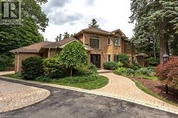 3 LOVERS Lane  Ancaster, ON L9G 1G4