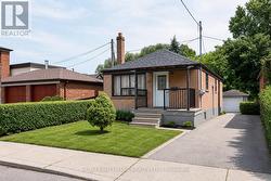 139 KITCHENER AVENUE Toronto, ON M6E 2B9