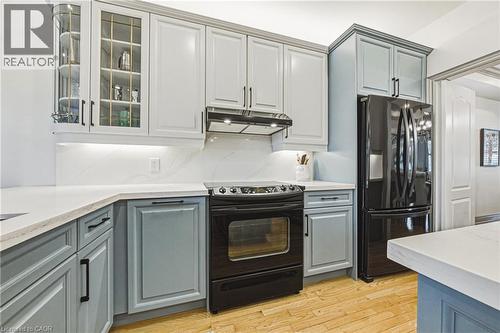 32 Kopperfield Lane, Mount Hope, ON - Indoor Photo Showing Kitchen With Upgraded Kitchen