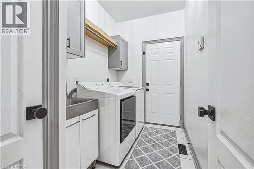 32 Kopperfield Lane, Mount Hope, ON - Indoor Photo Showing Laundry Room