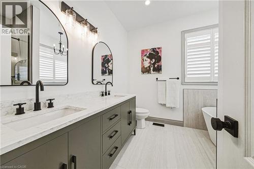 32 Kopperfield Lane, Mount Hope, ON - Indoor Photo Showing Bathroom