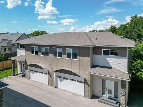 5715 Roblin Boulevard, Winnipeg, MB 