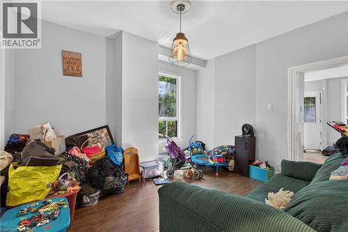 101 Stuart Street, Hamilton, ON - Indoor Photo Showing Living Room