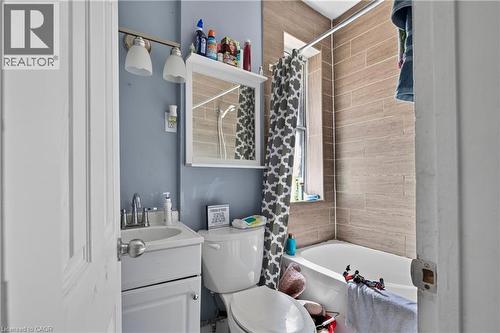 101 Stuart Street, Hamilton, ON - Indoor Photo Showing Bathroom