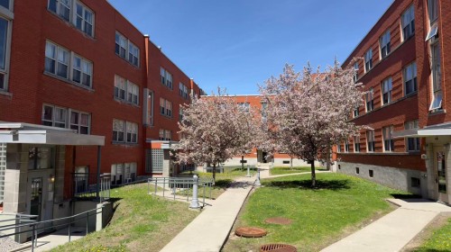 2-3911 Boul. Cavendish  Montréal (Côte-Des-Neiges/Notre-Dame-De-Grâce), QC H4B 2N4