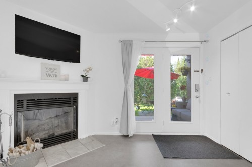 Salon - 205-244 Ch. Du Mont-Loup-Garou, Sainte-Adèle, QC - Indoor Photo Showing Living Room With Fireplace