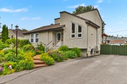 1427 Rue Cousteau  Boisbriand, QC J7G 2W2