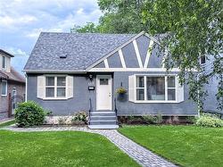 305 Lindsay ST  Winnipeg, MB R3N 1H2