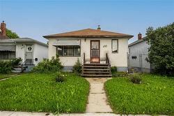 495 Matheson AVE  Winnipeg, MB R2W 0E3