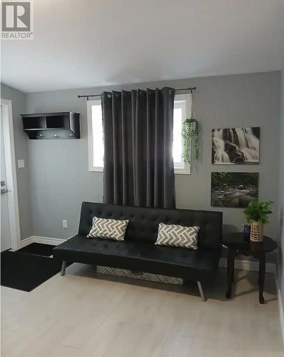 9 Central Ave, Elliot Lake, ON 