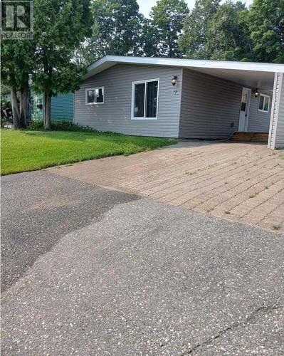 9 Central Ave, Elliot Lake, ON 