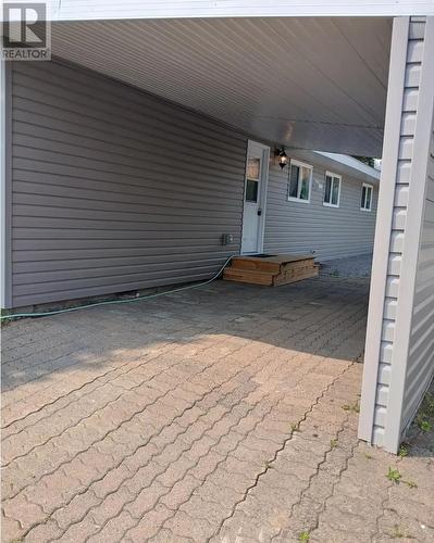 9 Central Ave, Elliot Lake, ON 