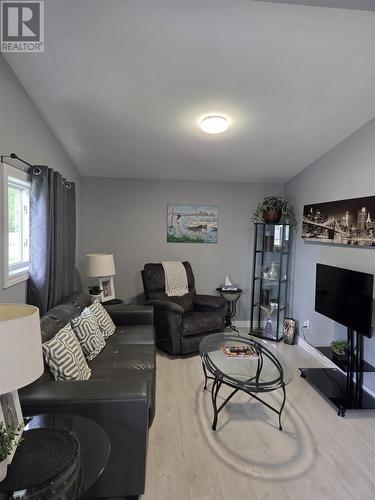 9 Central Ave, Elliot Lake, ON 