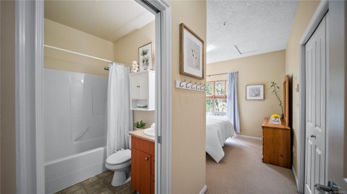 #307-2747 Jacklin Rd, Langford, BC - Indoor Photo Showing Bathroom