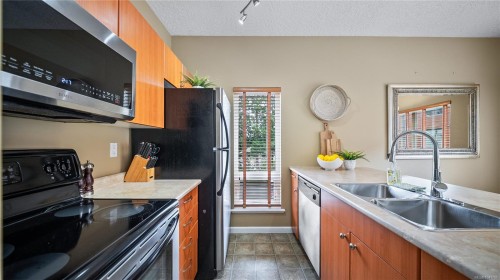 #307-2747 Jacklin Rd, Langford, BC - Indoor Photo Showing Kitchen With Double Sink