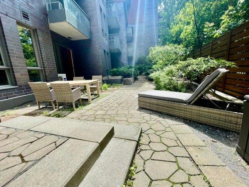 Cour - 412-3300 Av. Troie, Montréal (Côte-Des-Neiges/Notre-Dame-De-Grâce), QC 