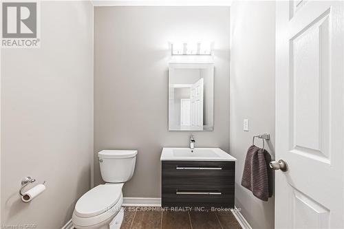 2178 Berwick Drive, Burlington, ON - Indoor Photo Showing Bathroom