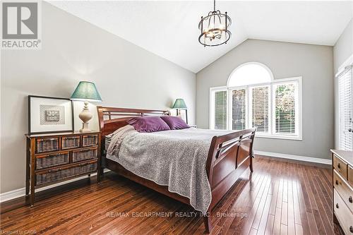 2178 Berwick Drive, Burlington, ON - Indoor Photo Showing Bedroom