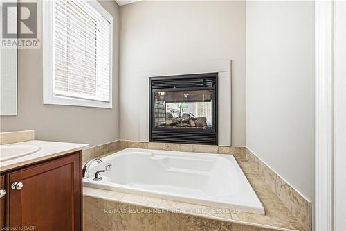 2178 Berwick Drive, Burlington, ON - Indoor Photo Showing Bathroom