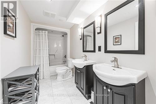 2178 Berwick Drive, Burlington, ON - Indoor Photo Showing Bathroom