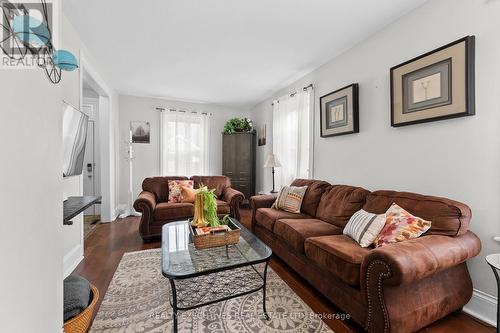 28 5Th Street E, Cornwall, ON - Indoor Photo Showing Living Room