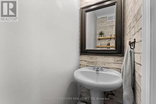 28 5Th Street E, Cornwall, ON - Indoor Photo Showing Bathroom