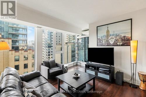 701 - 179 Metcalfe Street, Ottawa, ON - Indoor Photo Showing Living Room