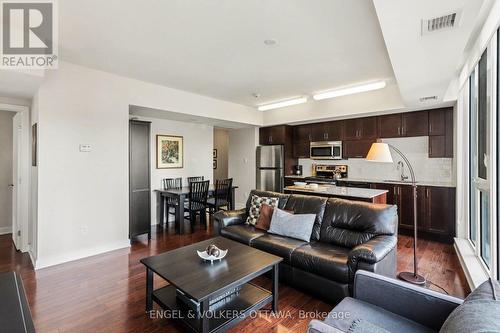 701 - 179 Metcalfe Street, Ottawa, ON - Indoor Photo Showing Living Room