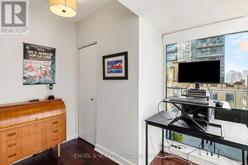 701 - 179 Metcalfe Street, Ottawa, ON - Indoor