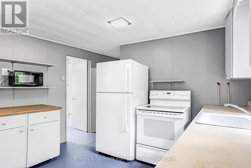 Kitchen - 287 Pine Road, Magnetawan, ON 