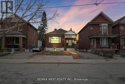 661 BERESFORD AVENUE Toronto, ON M6S 3C4