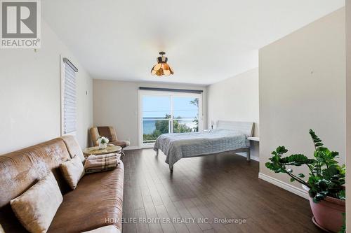813 Lake Drive E, Georgina, ON 