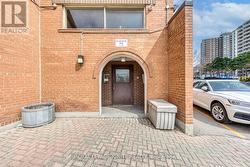 4 - 10 LEITH HILL ROAD  Toronto, ON M2J 1Z2