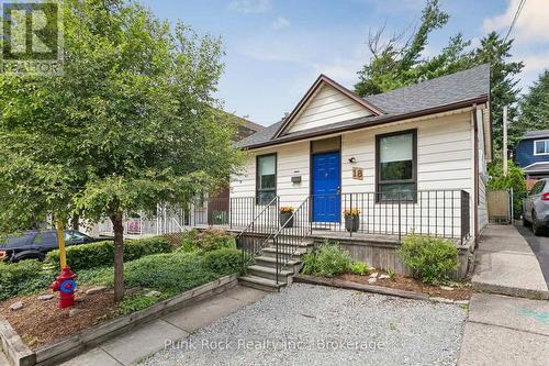 18 LOCHEARNE STREET  Hamilton (Strathcona), ON L8R 1V8