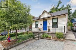 18 LOCHEARNE STREET  Hamilton (Strathcona), ON L8R 1V8