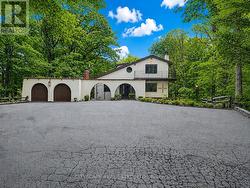 2194 LOWER BASE LINE Oakville, ON L6M 4G1