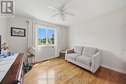 Mainfloor Bedroom2 - 