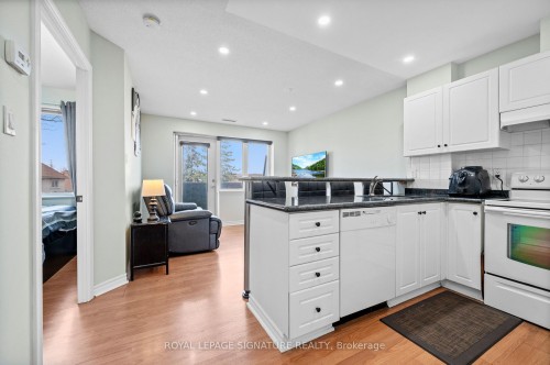 205-3 Dayspring Circle, Brampton, ON - Indoor Photo Showing Kitchen