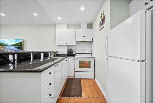 205-3 Dayspring Circle, Brampton, ON - Indoor Photo Showing Kitchen