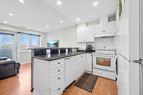 205-3 Dayspring Circle, Brampton, ON - Indoor Photo Showing Kitchen