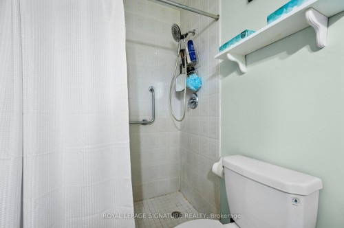 205-3 Dayspring Circle, Brampton, ON - Indoor Photo Showing Bathroom