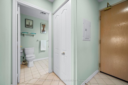 205-3 Dayspring Circle, Brampton, ON - Indoor Photo Showing Bathroom