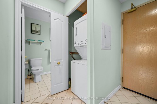 205-3 Dayspring Circle, Brampton, ON - Indoor Photo Showing Laundry Room