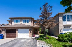 817 Pucks Place  Newmarket, ON L3X 2K8
