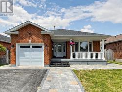 20 STRATHALLAN DRIVE  Clarington (Courtice), ON L1E 1X8