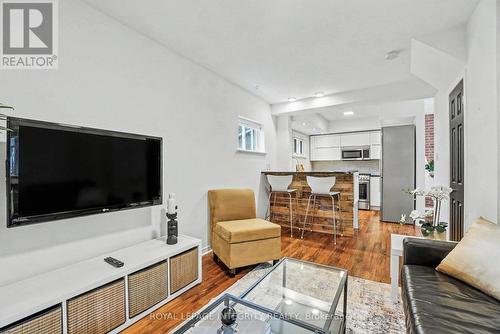 9 Holmwood Avenue, Ottawa, ON - Indoor Photo Showing Living Room