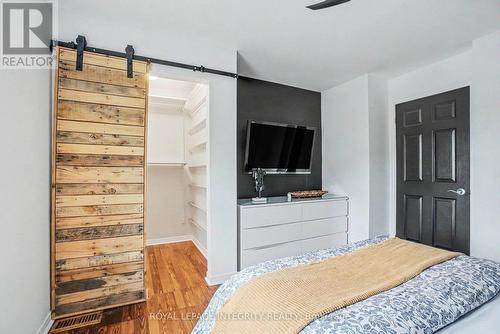 9 Holmwood Avenue, Ottawa, ON - Indoor Photo Showing Bedroom