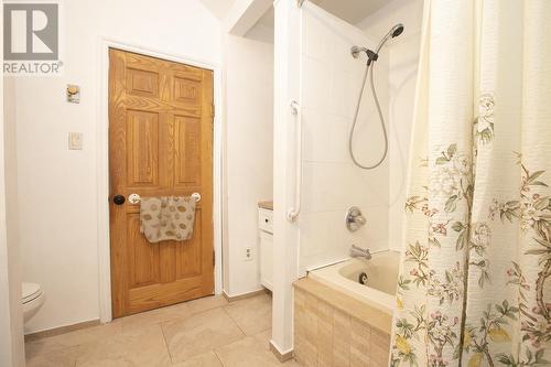 124 Upton Rd, Sault Ste. Marie, ON - Indoor Photo Showing Bathroom