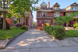 41 DIXON AVENUE Toronto, ON M4L 1N4