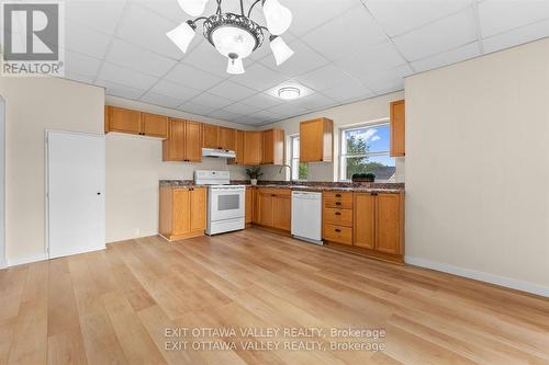 164 Maple Avenue, Pembroke, ON 